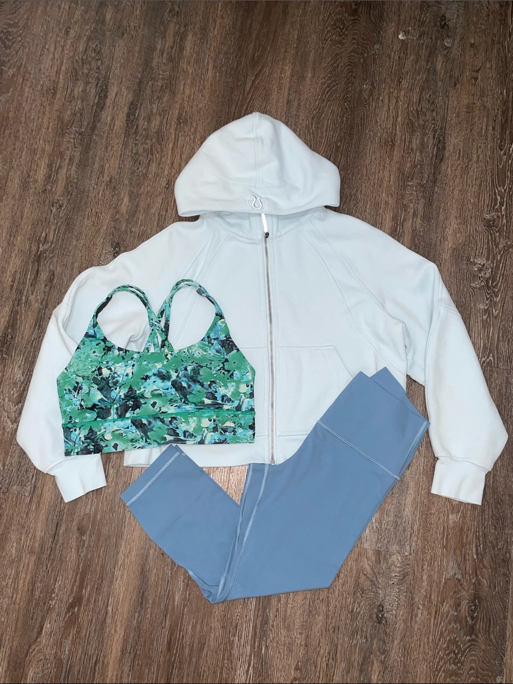 EUC Lululemon Blue/Green Bundle. Size Tops M/L, 10/ Bottom 8